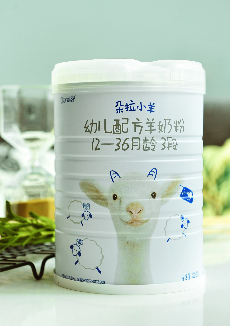羊国羊奶呵护源自天然朵拉小羊是从澳大利亚原装原罐进口的羊奶粉.