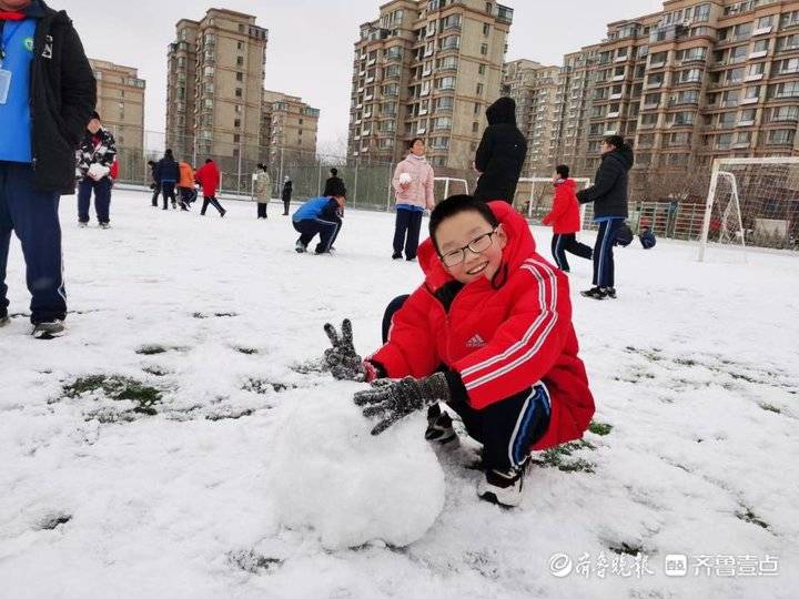 东营区景苑小学:开学首日,一场与雪的"较量"