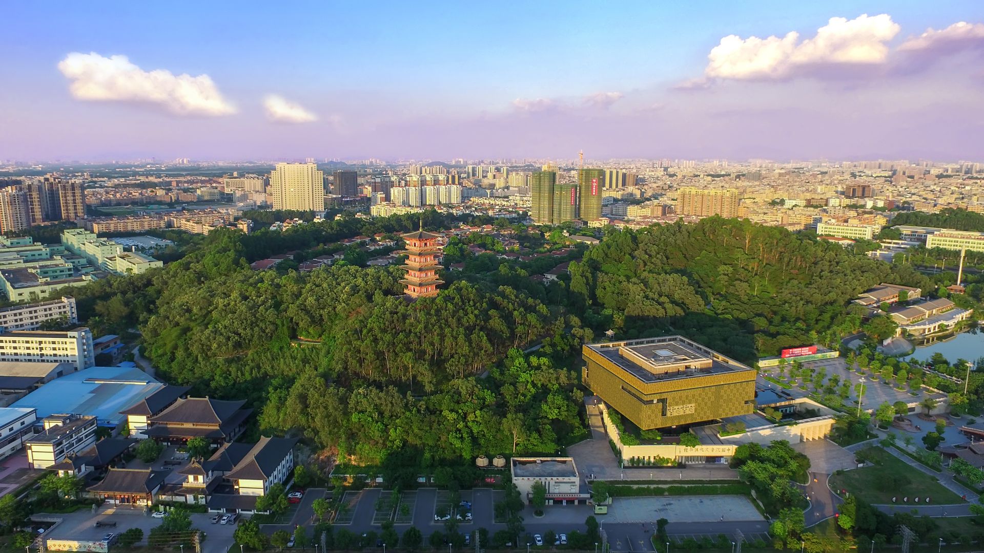 寮步镇第十六届人民代表大会第十二次会议召开