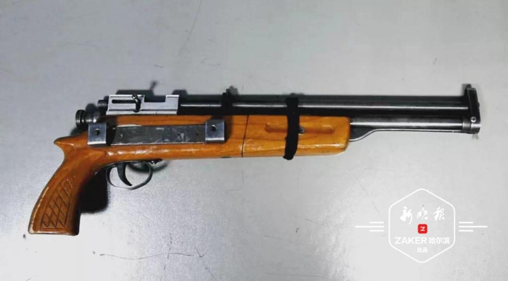 男子30年前花200元买支枪藏在拖拉机内被搜出