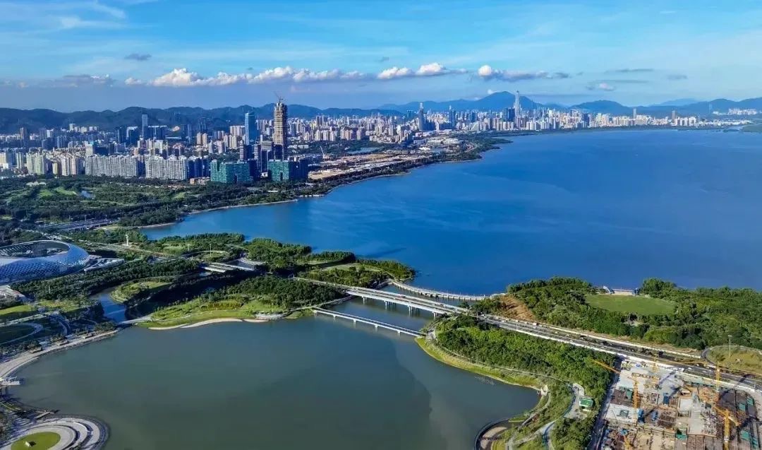 同时还有"山海连城·深爱自然"主题摄影展,自然科普