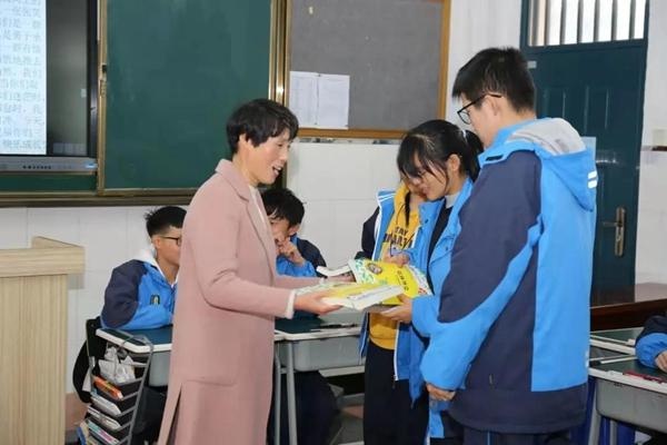 “中国好人”蒋利娟：用人大代表的责任和担当为孩子们发声休闲区蓝鸢梦想 - Www.slyday.coM