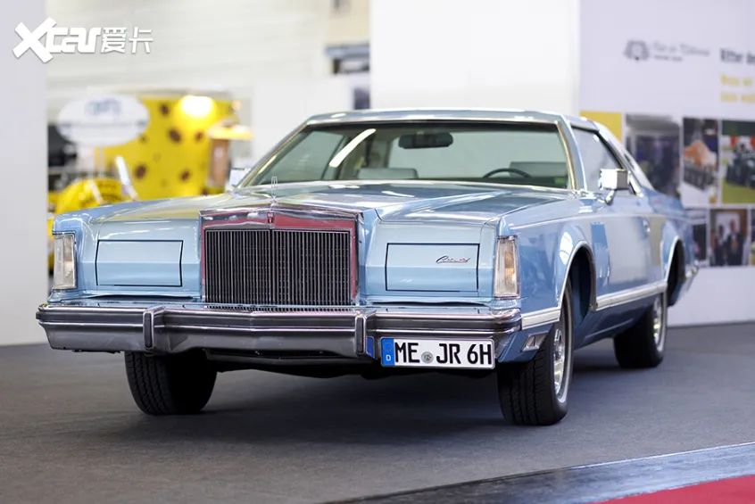 1960年,第三代林肯大陆诞生,相比continental mark ii ,新车最大的