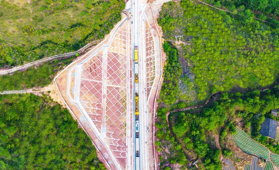 兴泉铁路宁化段正式进入轨道铺设阶段