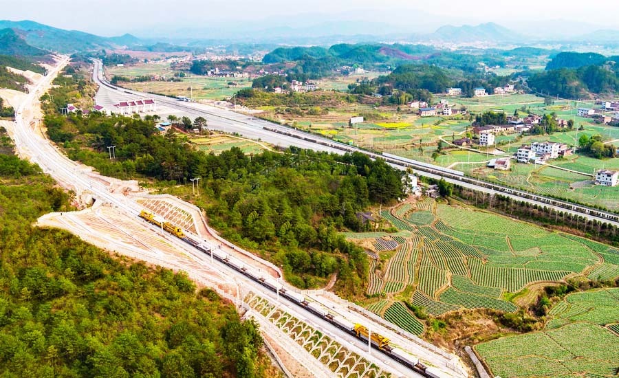 兴泉铁路宁化段正式进入轨道铺设阶段