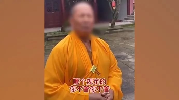 网传四川一寺庙不许游客烧外香，僧人称：你不用管