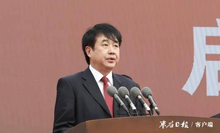 中国二冶集团有限公司党委书记,董事长徐永锋和枣庄市副市长刘吉忠