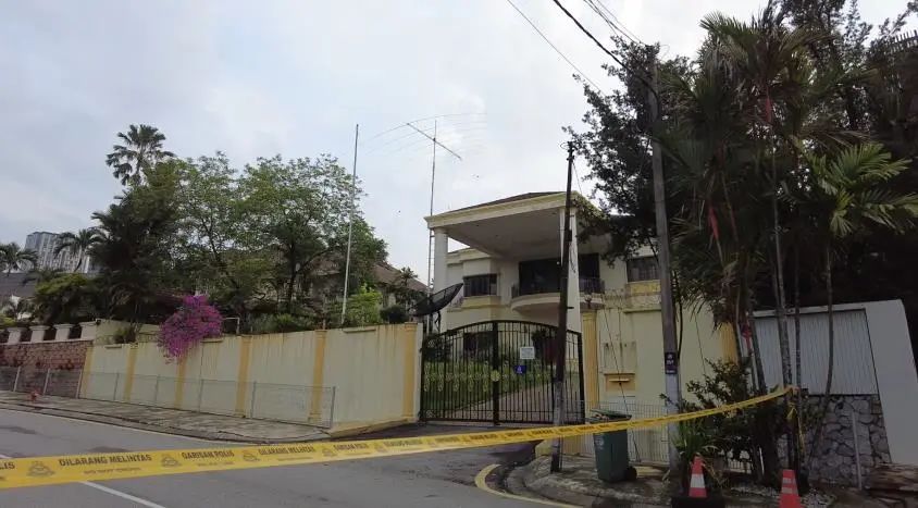△朝鲜驻马来西亚使馆门前拉起了警戒线