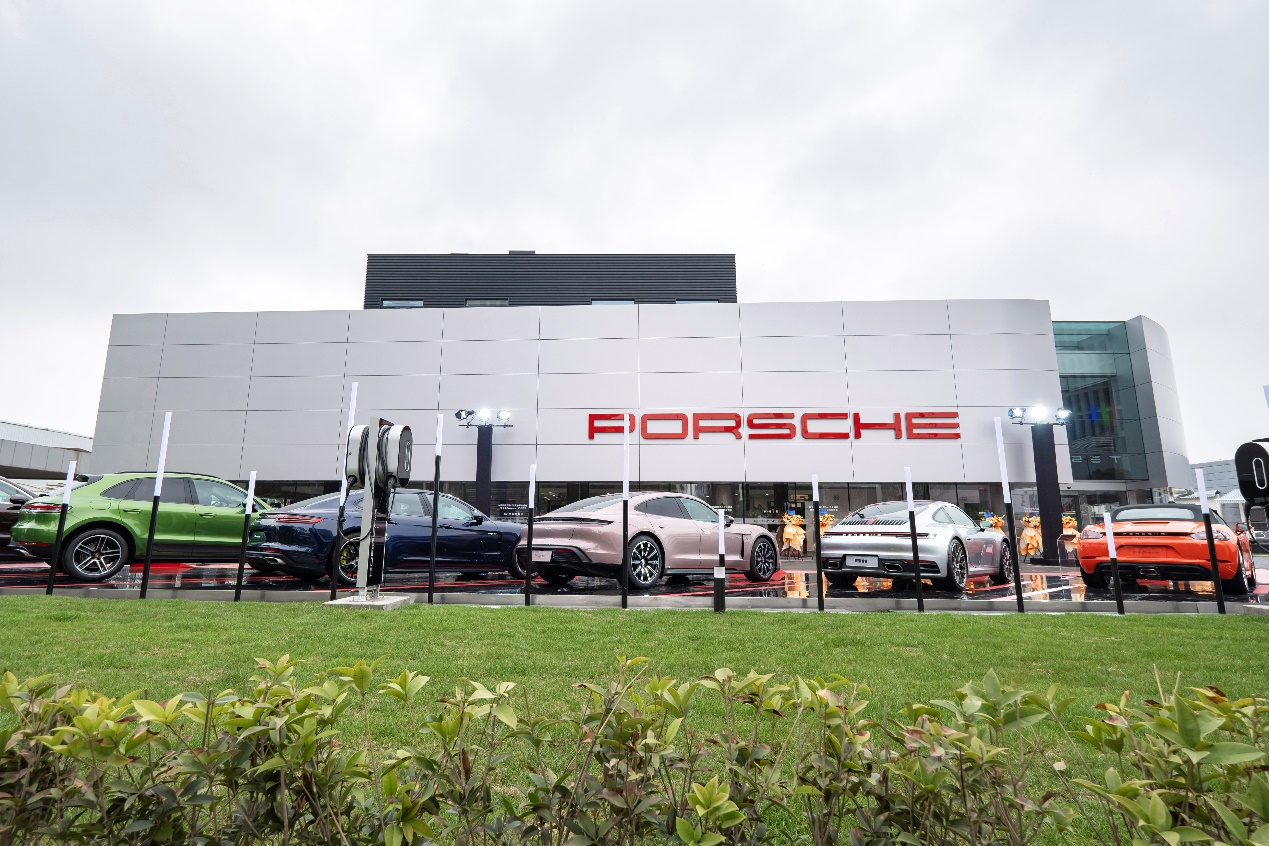 南京第二家保时捷中心盛大开业 新款panamera同步上市