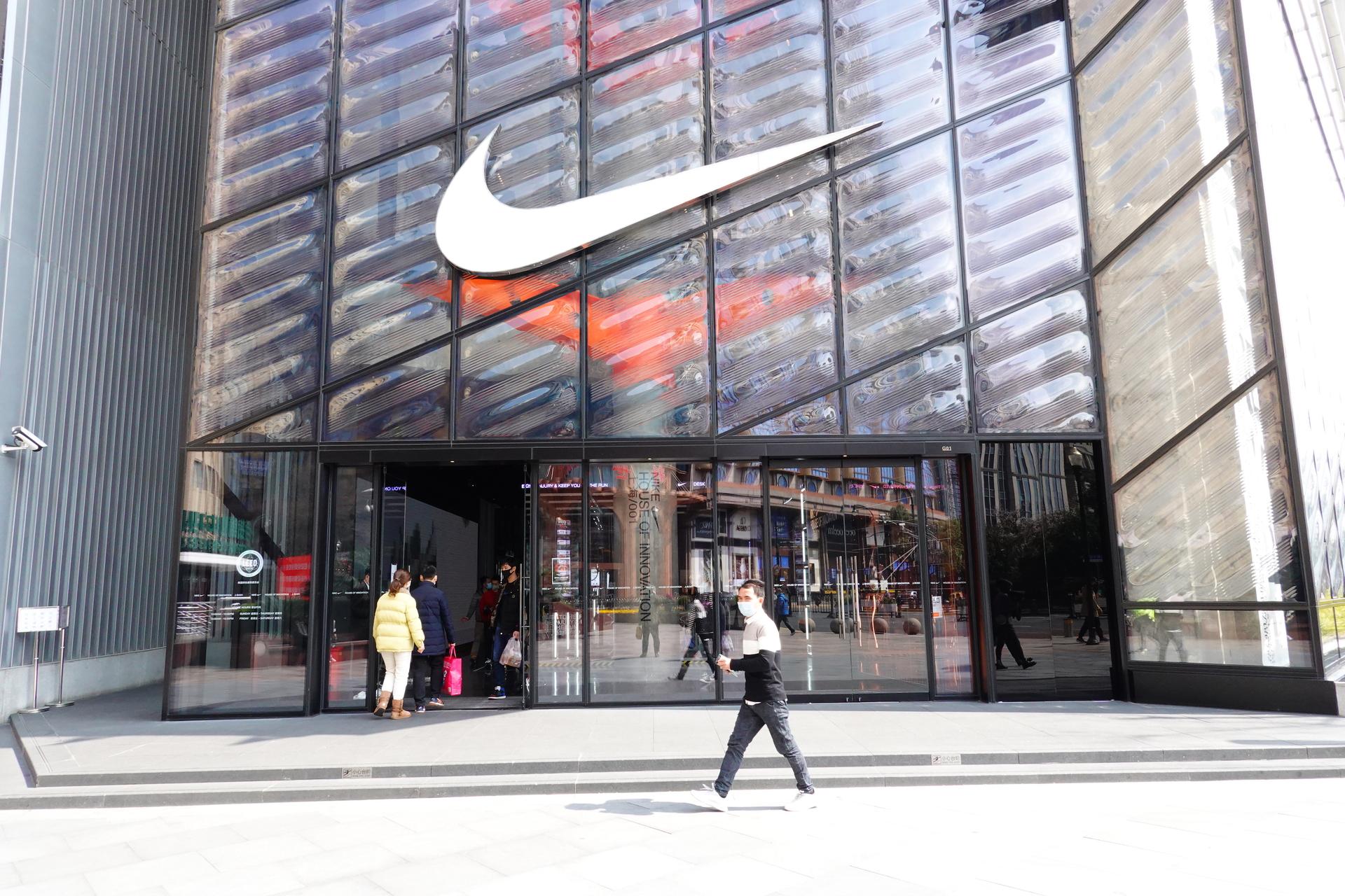 情报｜耐克市值突破2000亿 维密母公司创始人退休