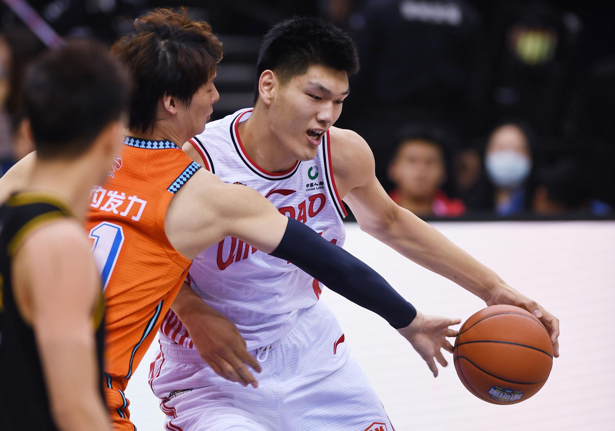 新华社记者李紫恒摄当日,在青岛举行的2021年cba全明星周末全明星赛中