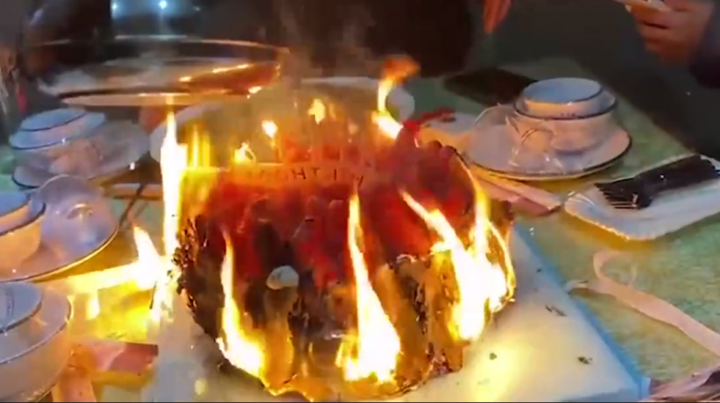 壹现场｜消防提醒：当心生日蛋糕秒变“炭烧蛋糕”休闲区蓝鸢梦想 - Www.slyday.coM