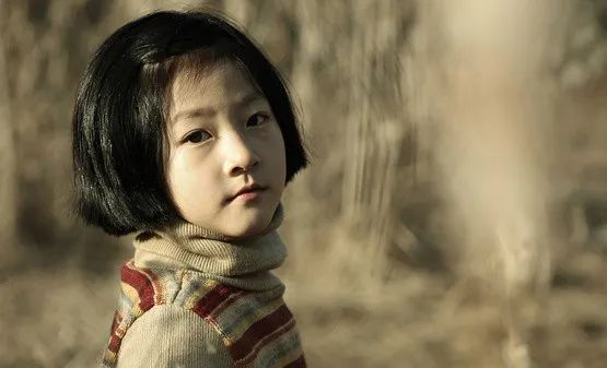2010年,与男神元斌合作《孤胆特工》,饰演被绑架的女孩郑小米,凭借