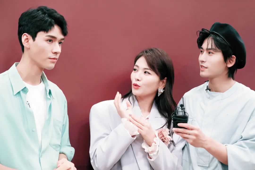 龚俊&张哲瀚:我们组合名都想好了|龚俊|刘涛|张哲瀚_新浪新闻