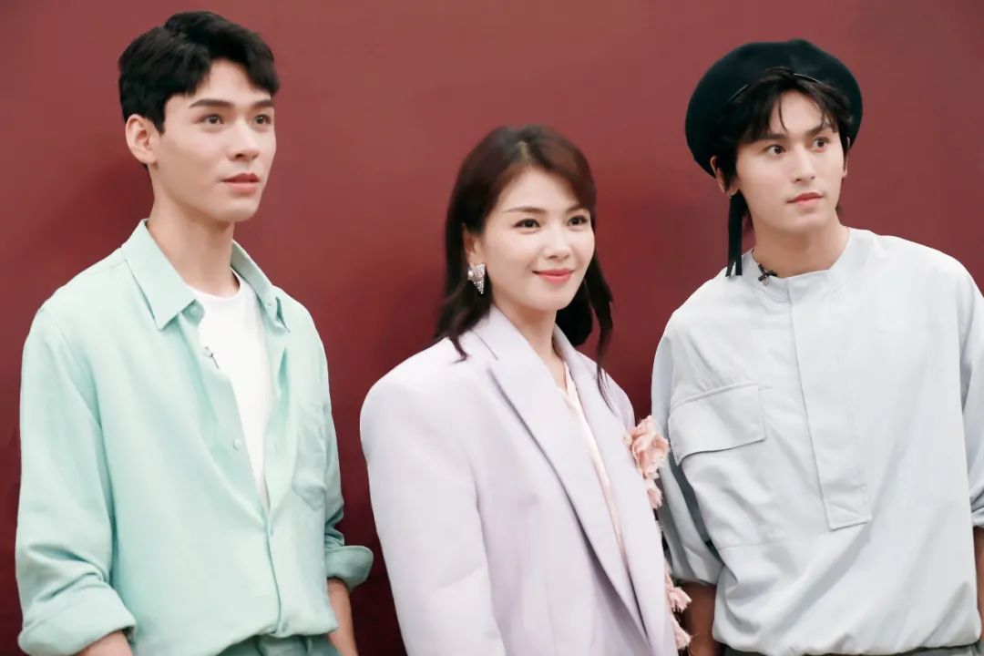 龚俊&张哲瀚:我们组合名都想好了|龚俊|刘涛|张哲瀚_新浪新闻