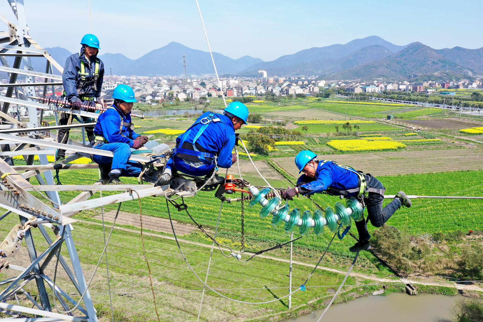 守护万家灯火 舟山电力进行线路综合检修