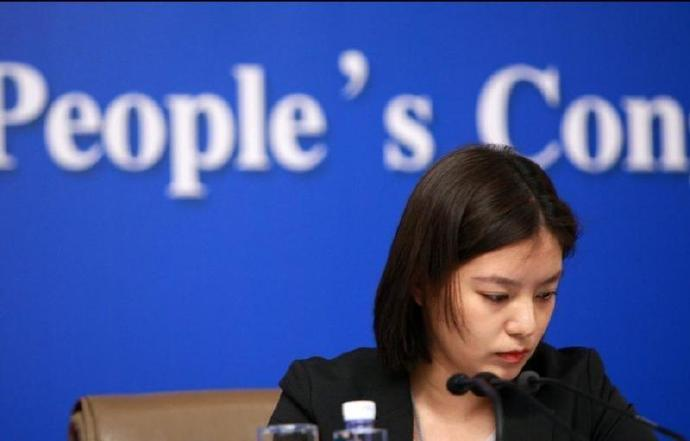 中美交锋现场画面传来，这个中国女人征服了全世界！休闲区蓝鸢梦想 - Www.slyday.coM