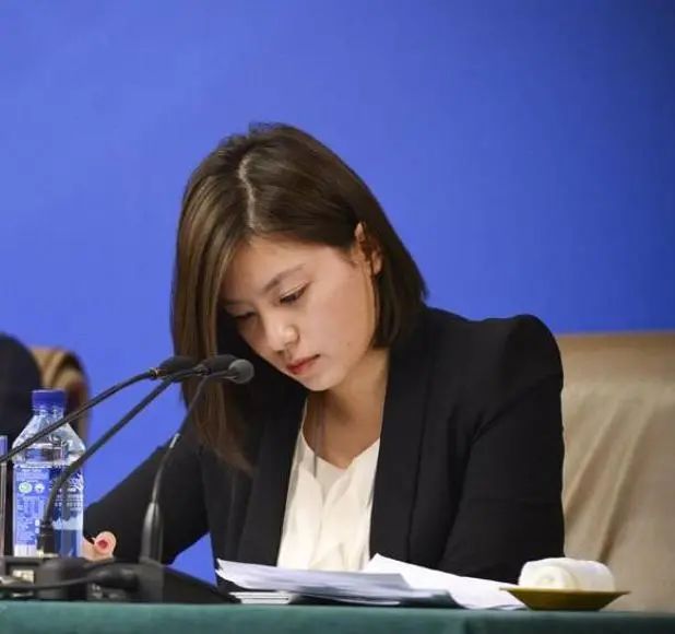 中美交锋现场画面传来，这个中国女人征服了全世界！休闲区蓝鸢梦想 - Www.slyday.coM