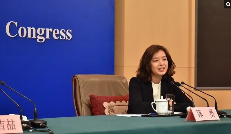 中美交锋现场画面传来，这个中国女人征服了全世界！休闲区蓝鸢梦想 - Www.slyday.coM