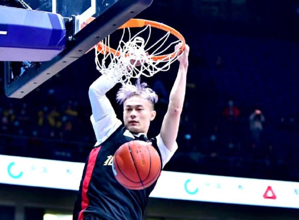 在cba全明星周末结束后,参加全明星星锐赛与扣篮大赛的福建队员汤杰