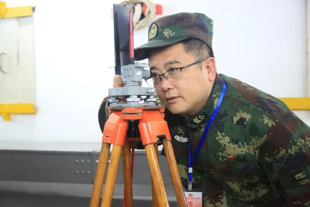 火箭军某部数百名新号手取得战场入场券