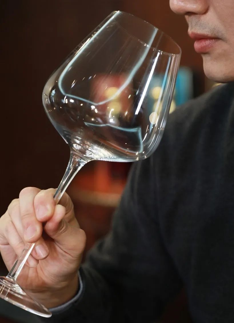 16年后,缔造"冬虫夏草第一股"的男人,终于对超高端白酒出手了