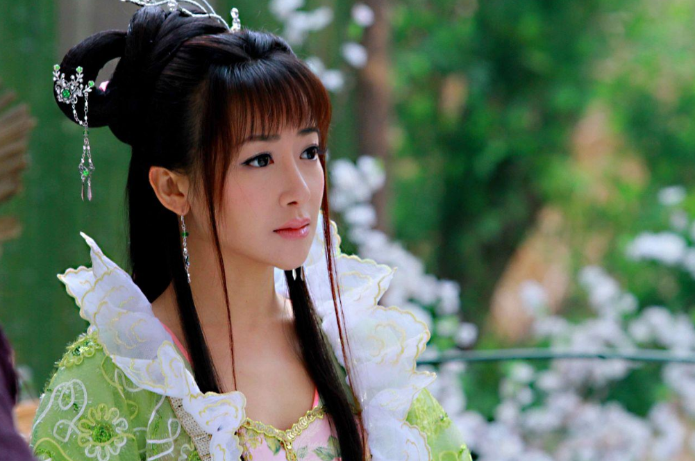 2010年,陈紫函合作陈浩民主演了《活佛济公》,"胭脂"一角也很美.