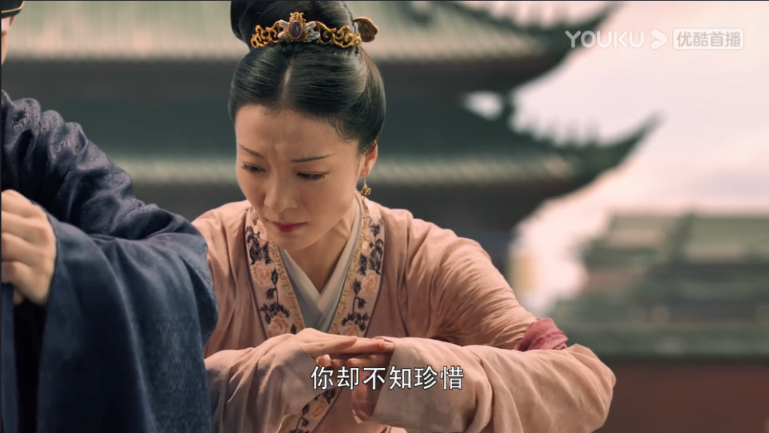 不仅如此,赵元侃还说出了那句经典台词:"郭妃还有家人,刘娥没有,她