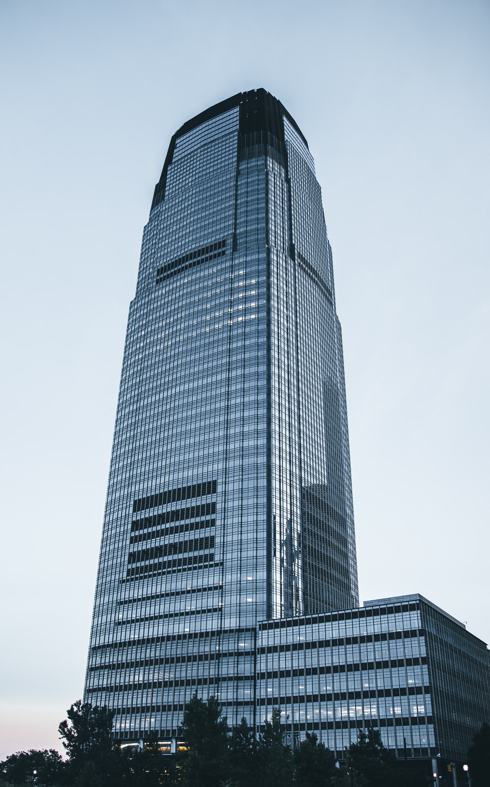 印度新冠死亡人数创今年最高纪录,高盛放弃让七千员工重返办公室