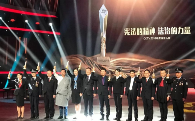 看哭了！中国首位聋哑人律师登上热搜休闲区蓝鸢梦想 - Www.slyday.coM