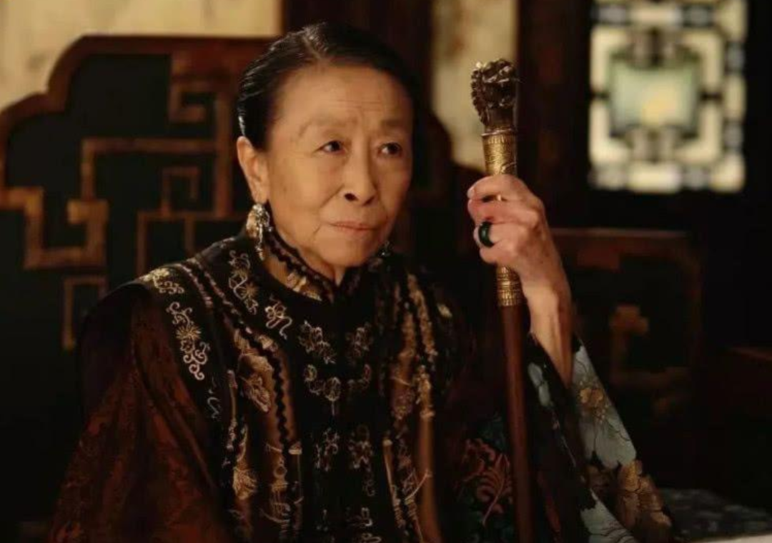 记者翻开采访追忆玩命拍戏的丑娘苦情母亲张少华