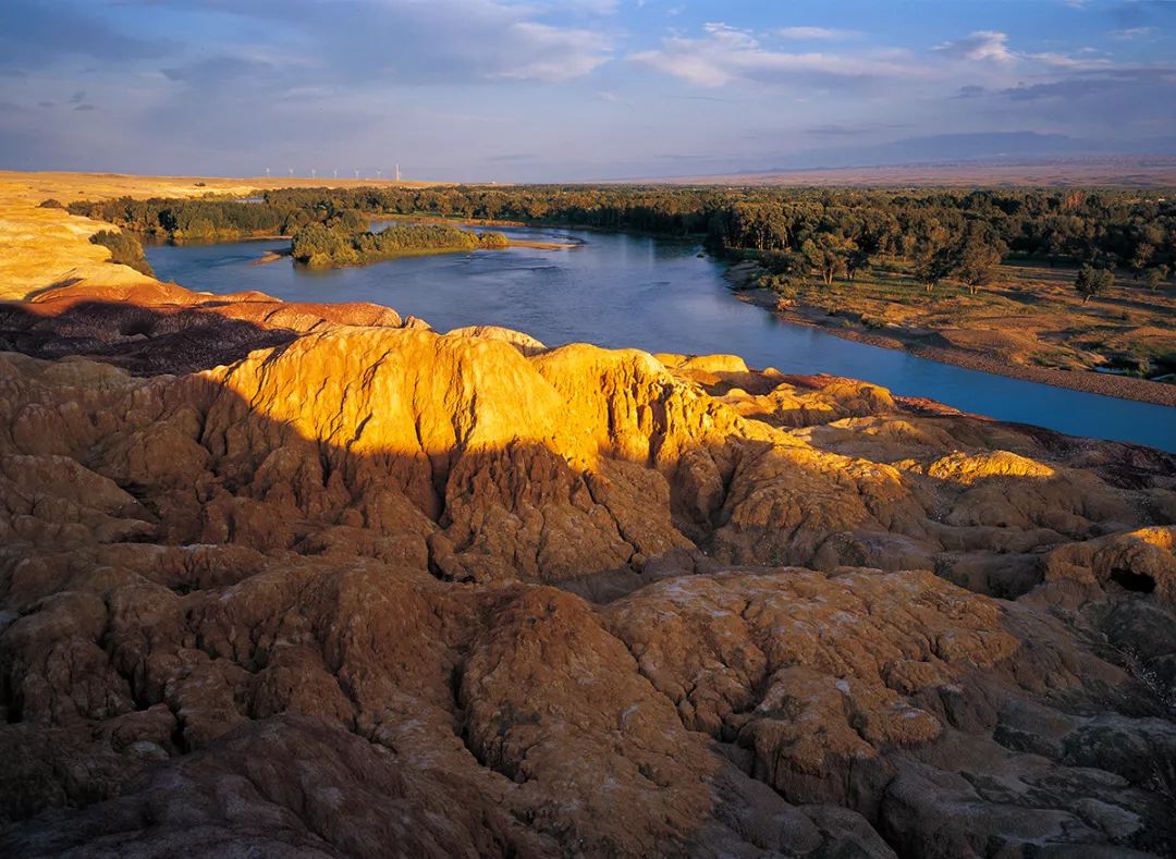 额尔齐斯河五彩滩,摄影/郝沛而水量较少,数量更多的则是那些叫不上