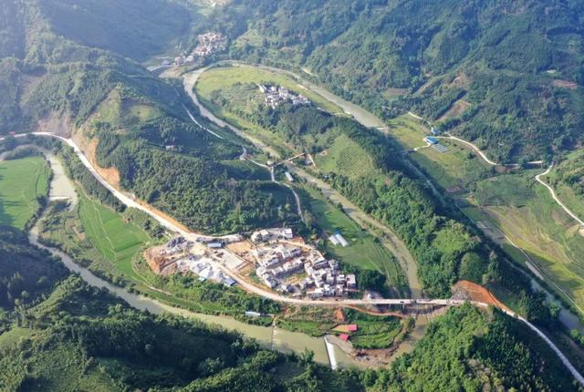 点赞全国脱贫攻坚楷模广西乐业县新化镇百坭村原第一书记黄文秀永伴百