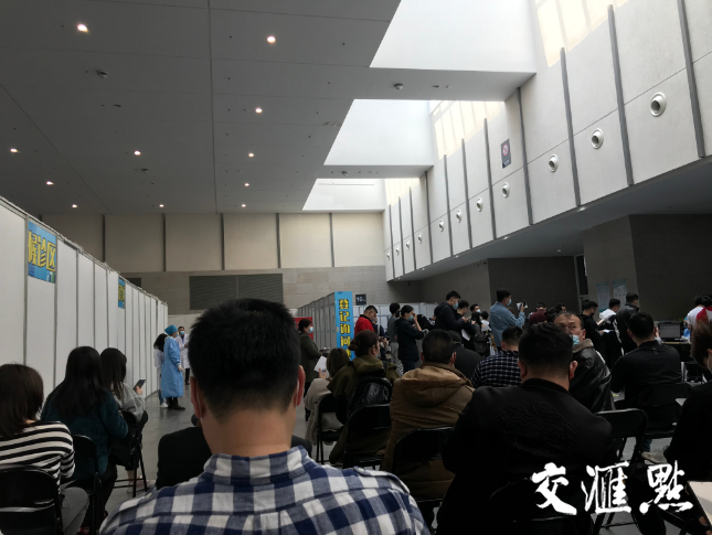 接种新冠疫苗啥感觉？记者亲身体验告诉你休闲区蓝鸢梦想 - Www.slyday.coM