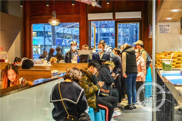 又一家重庆火锅走向全国周师兄进军上海成排队王