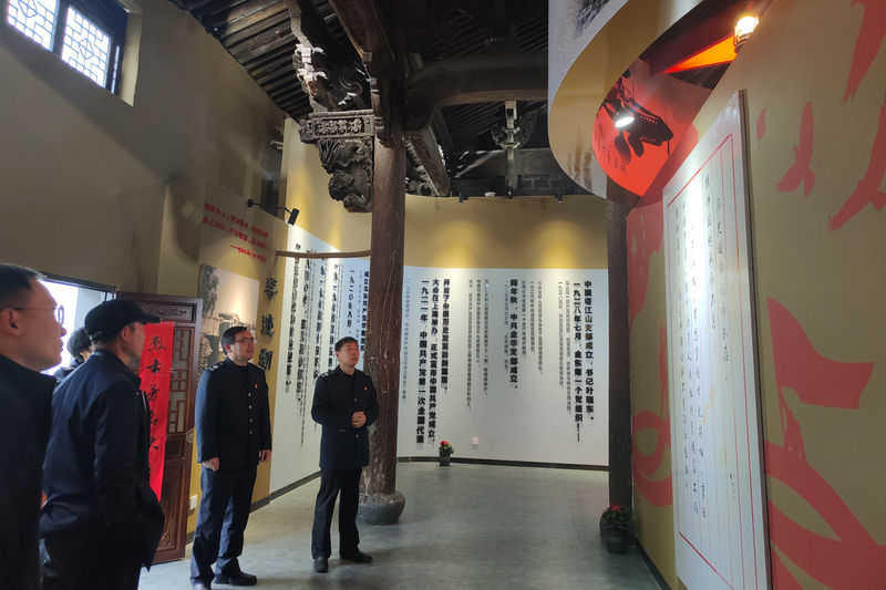 据悉,今年对外开放以来,源东红馆迎来了一波接一波的游客,最多的时候