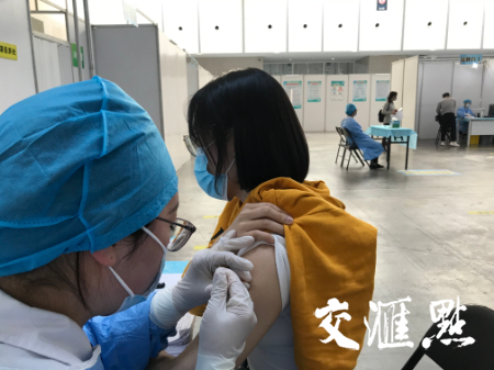 接种新冠疫苗啥感觉？记者亲身体验告诉你休闲区蓝鸢梦想 - Www.slyday.coM