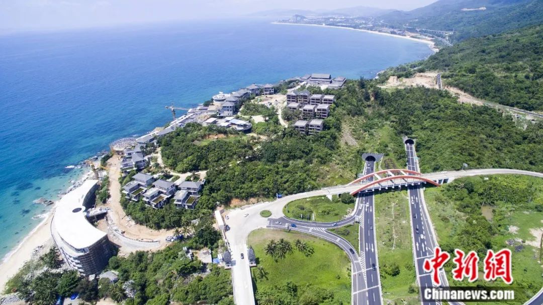 海南環(huán)島高速公路陵水濱海牛嶺隧道立交。圖片來源：視覺中國
