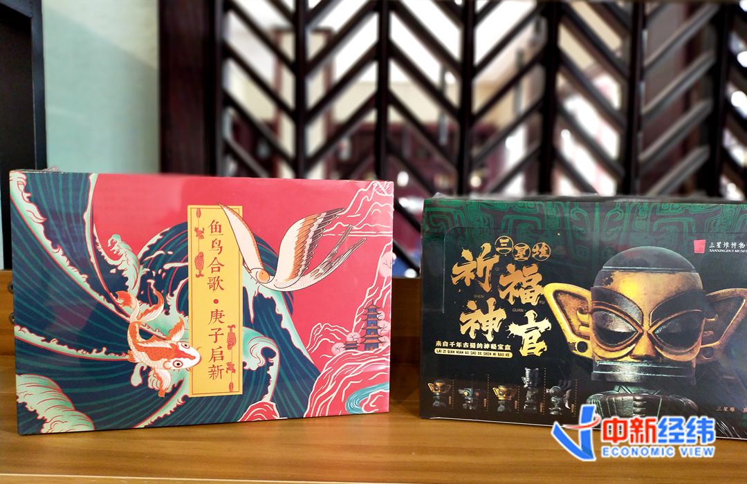 酒店前厅摆放的三星堆文创产品 来源：受访者供图