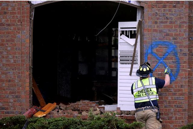 美国阿拉巴马州遭龙卷风袭击已致5死，现场视频曝光有人惊恐尖叫休闲区蓝鸢梦想 - Www.slyday.coM