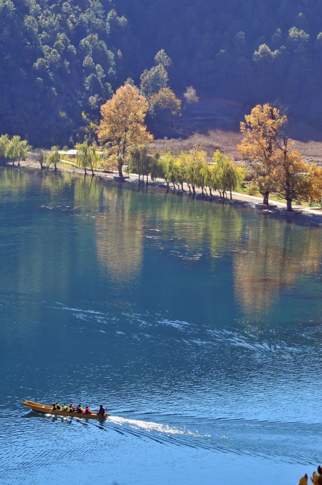 碧波荡漾的泸沽湖&nbsp;王正宁 摄