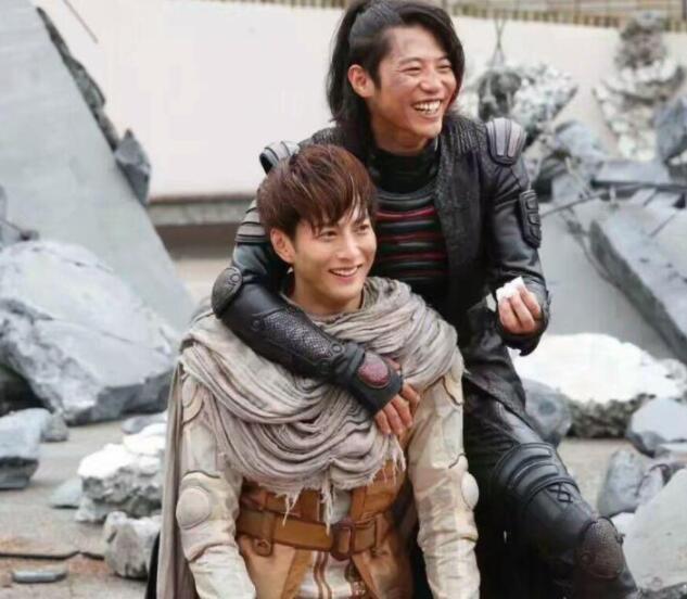 欧布人间体—红凯东光太郎是泰罗奥特曼的人间体,他与早田进相比片酬