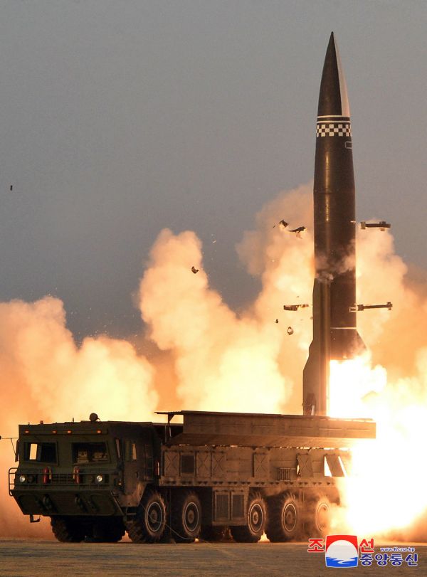 朝中社报道：朝鲜成功试射新型战术制导导弹
