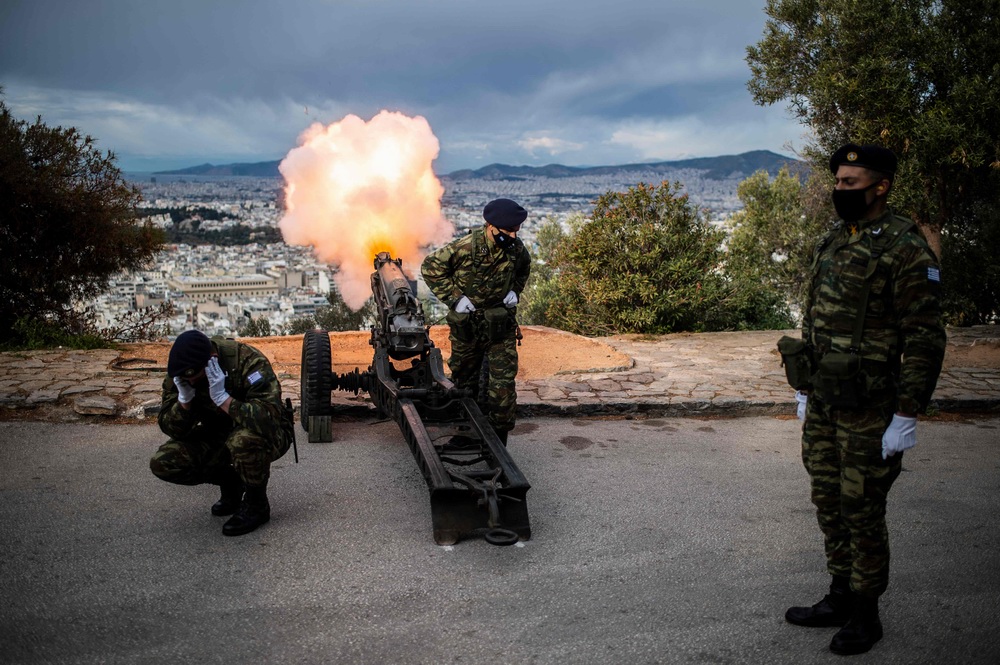 早安·世界｜埃及中止苏伊士运河交通，货船脱浅或需数日休闲区蓝鸢梦想 - Www.slyday.coM