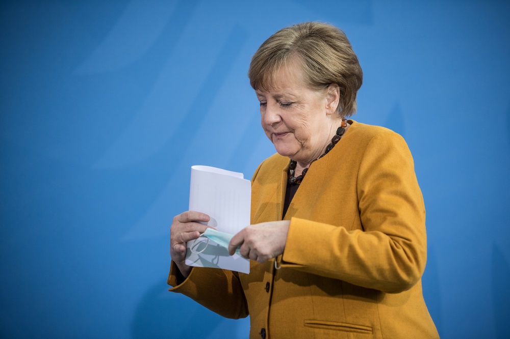 早安·世界｜埃及中止苏伊士运河交通，货船脱浅或需数日休闲区蓝鸢梦想 - Www.slyday.coM