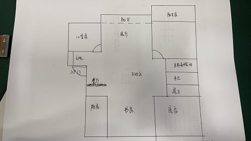 户型图由业主手绘房屋实拍这套房子是精装房源,因为是自住,装修上面都