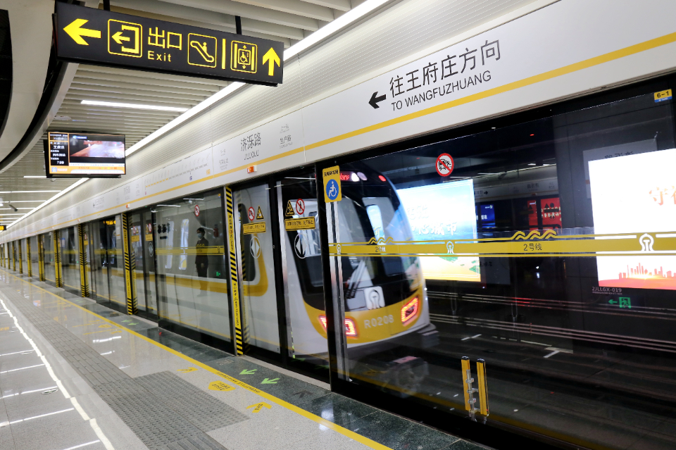 济南地铁2号通车他们啃下最硬的石头挖掉粘人的淤泥