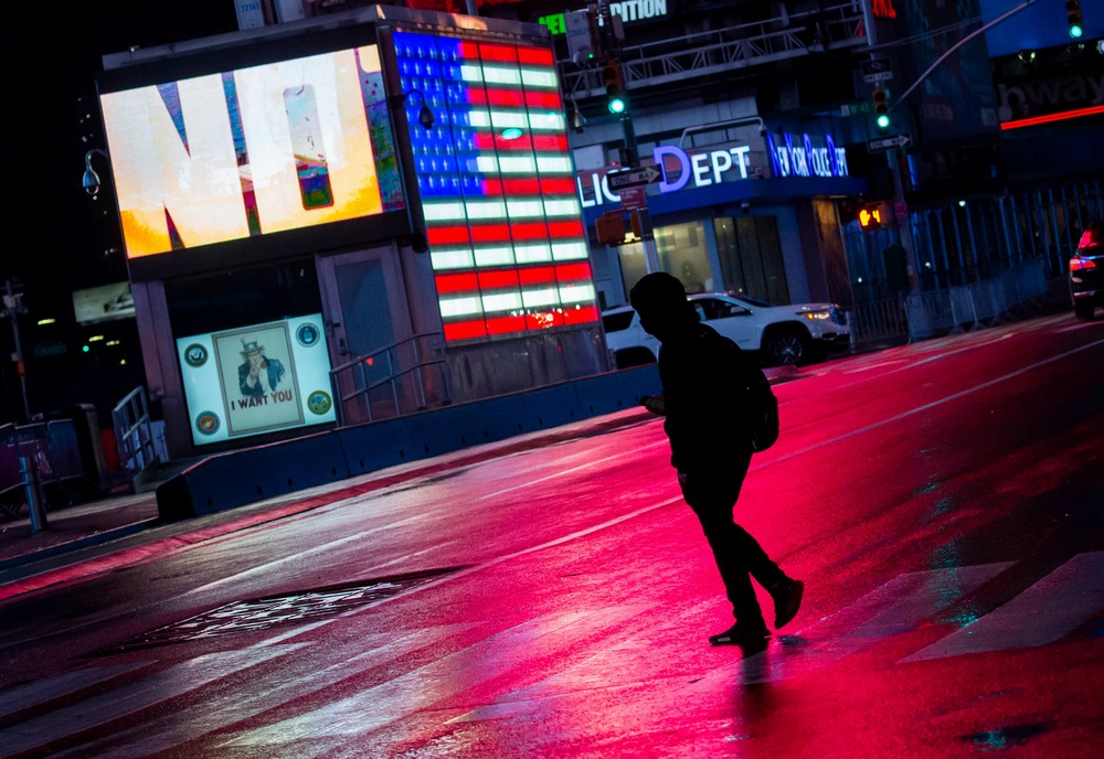 早安·世界｜埃及中止苏伊士运河交通，货船脱浅或需数日休闲区蓝鸢梦想 - Www.slyday.coM