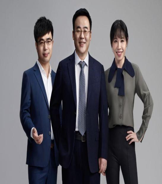 徐逸(左),陈睿(中),李旎(右)a站的问题,b站当然有,比如说版权问题.