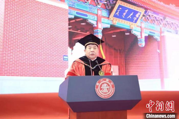 上海交大举行2021年研究生毕业典礼 多位知名校友寄语毕业生“勇担使命”休闲区蓝鸢梦想 - Www.slyday.coM